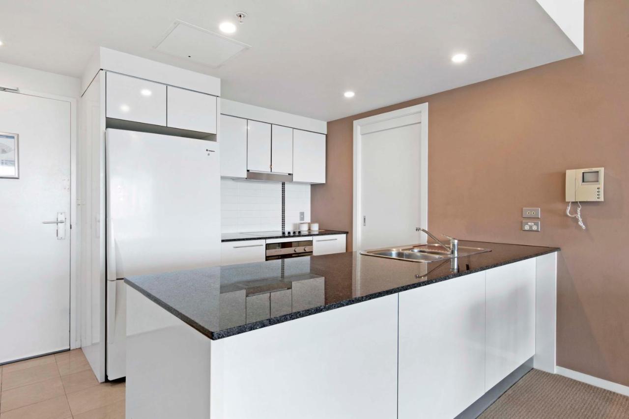 Sierra Grand Broadbeach - Self Contained & Privately Managed Apartments Gold Coast Esterno foto