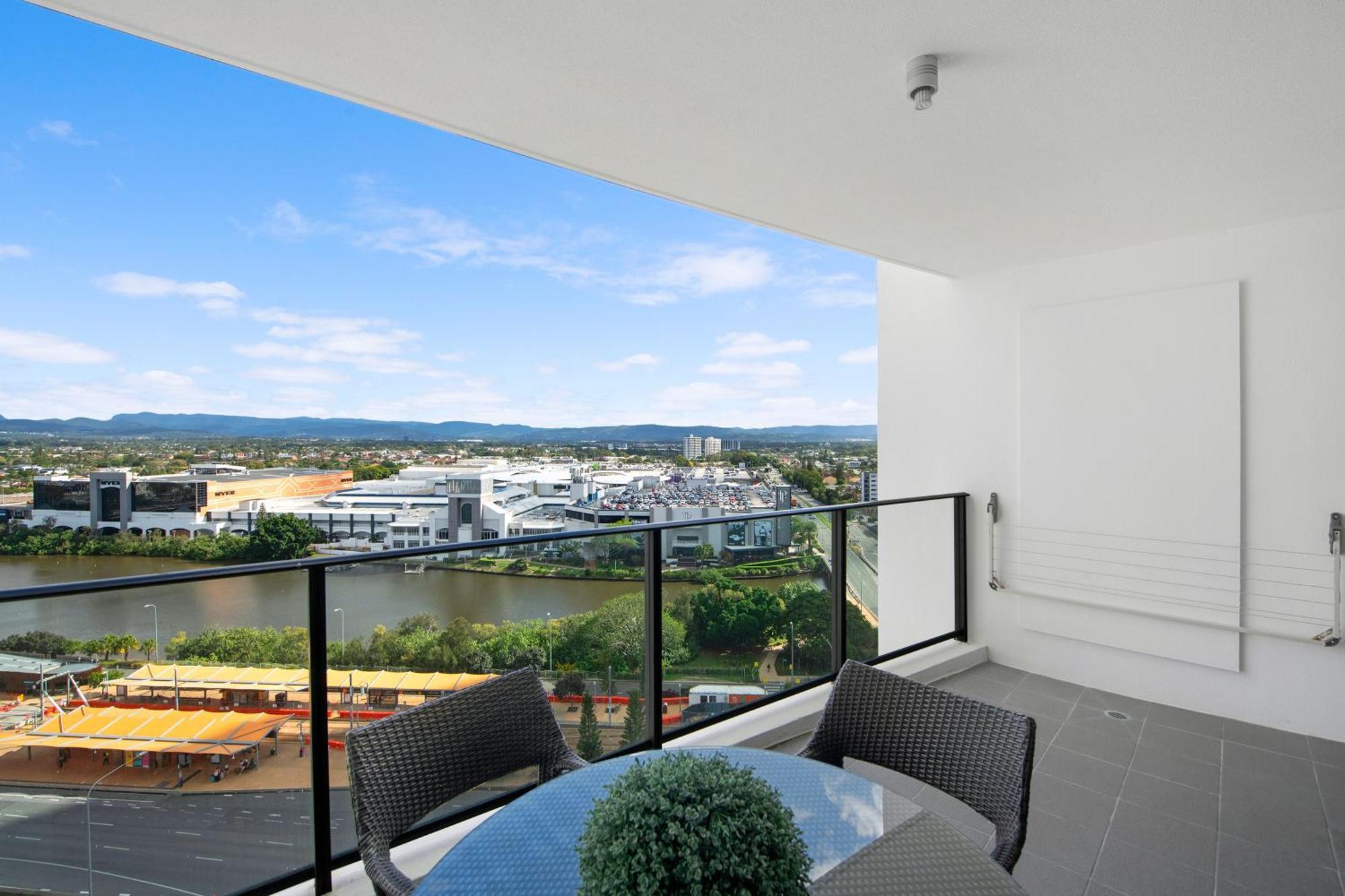 Sierra Grand Broadbeach - Self Contained & Privately Managed Apartments Gold Coast Esterno foto