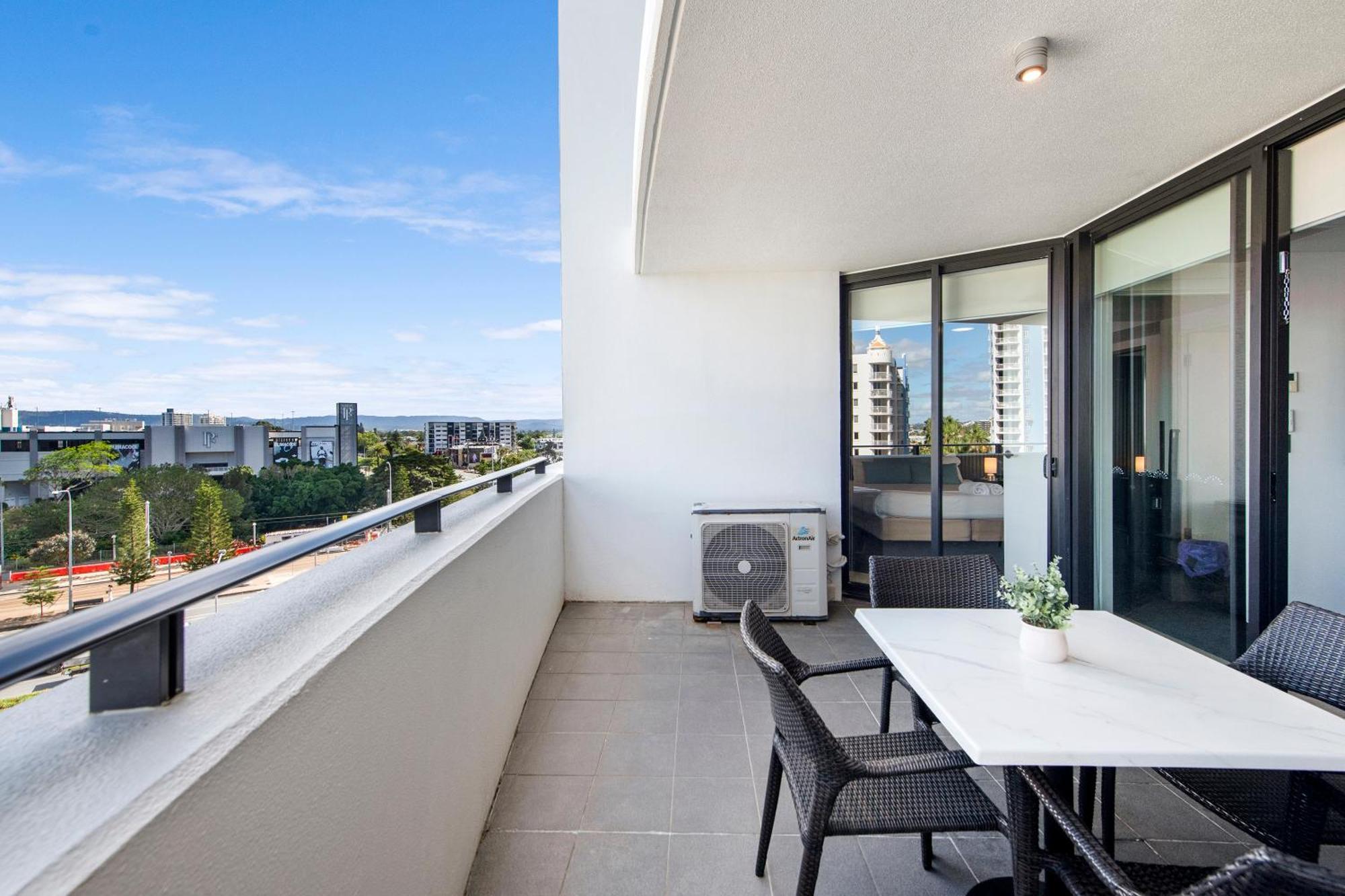 Sierra Grand Broadbeach - Self Contained & Privately Managed Apartments Gold Coast Esterno foto