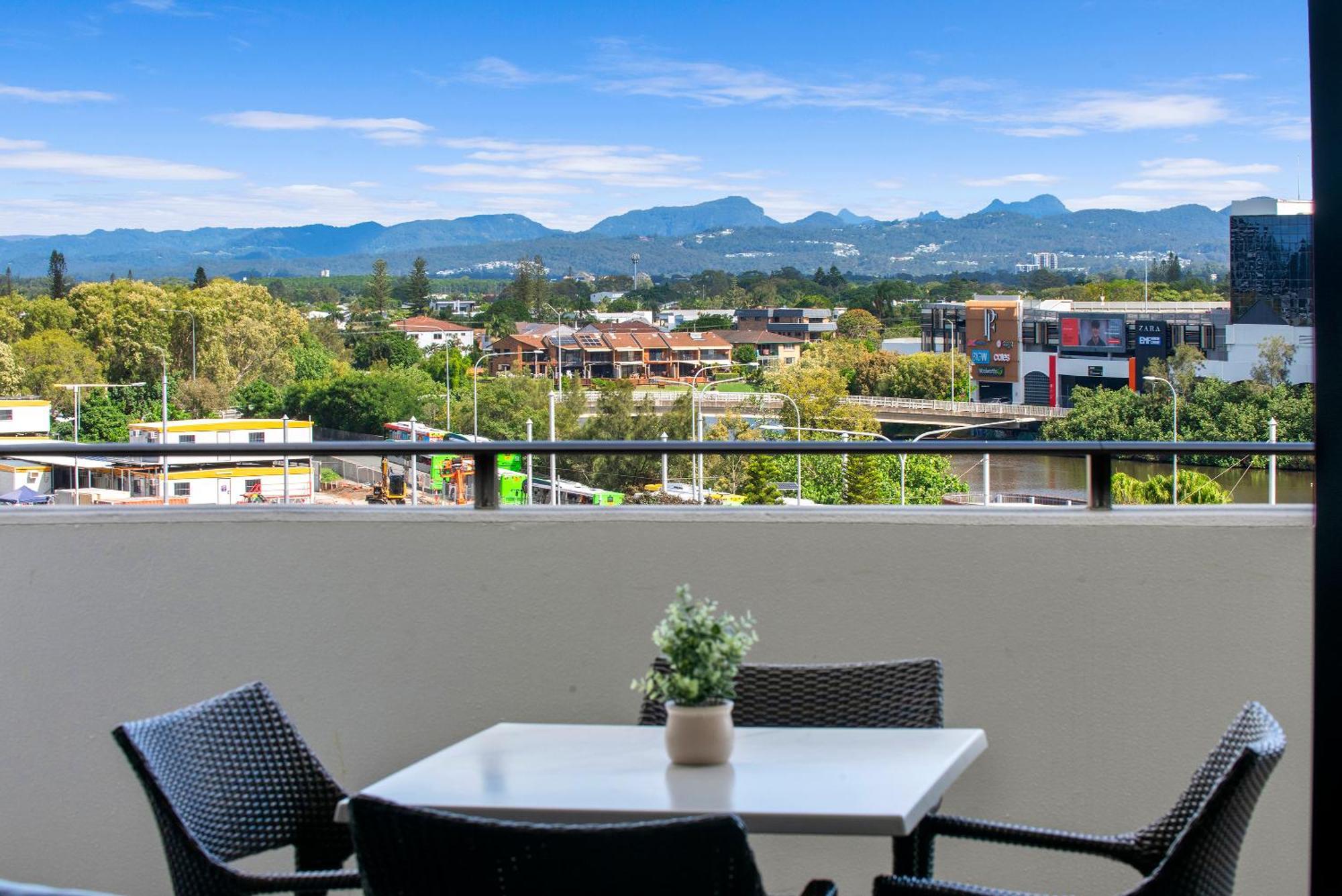 Sierra Grand Broadbeach - Self Contained & Privately Managed Apartments Gold Coast Esterno foto